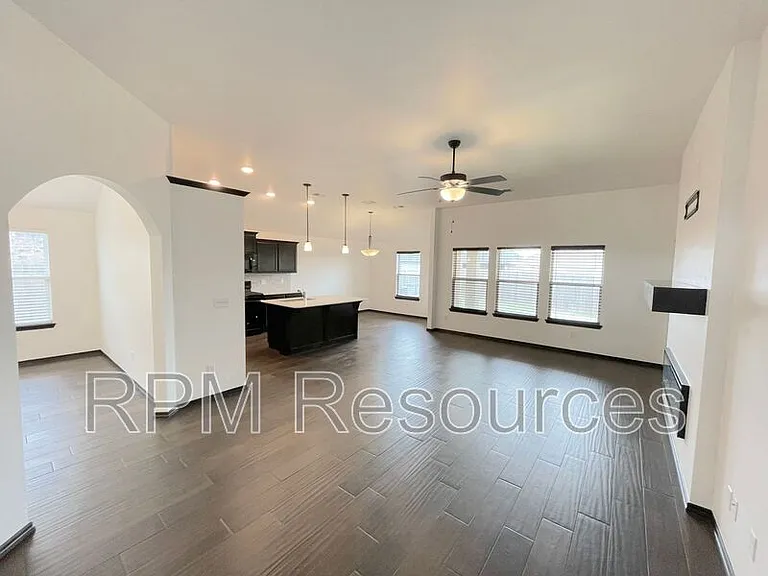 702 Midland Valley St — Photo 4