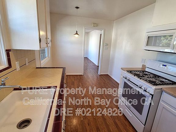 4th image of 503 Baker St