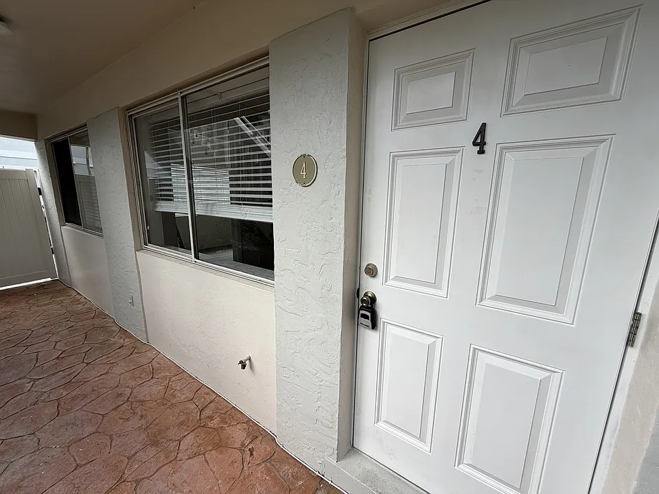 610 NE 29th Dr #4