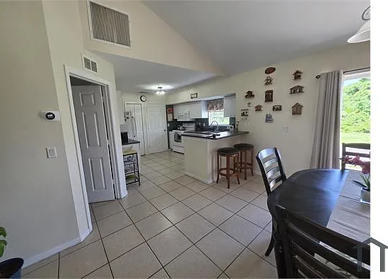 3 bed, 1265 sqft, $1,800 — Photo 4
