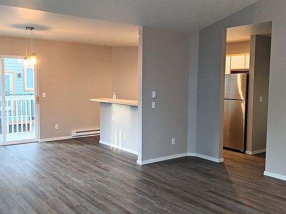 4th image of 1804 E Sunset Dr #201