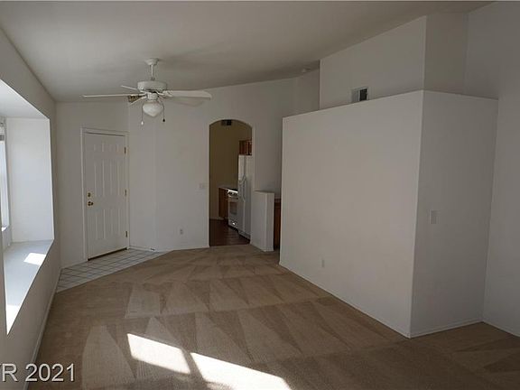 4th image of 904 Prairie Grass Dr