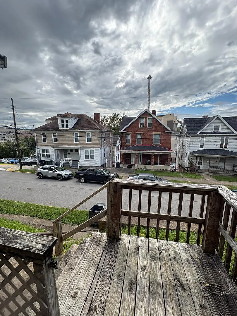 504 McLane Ave - D — Photo 1