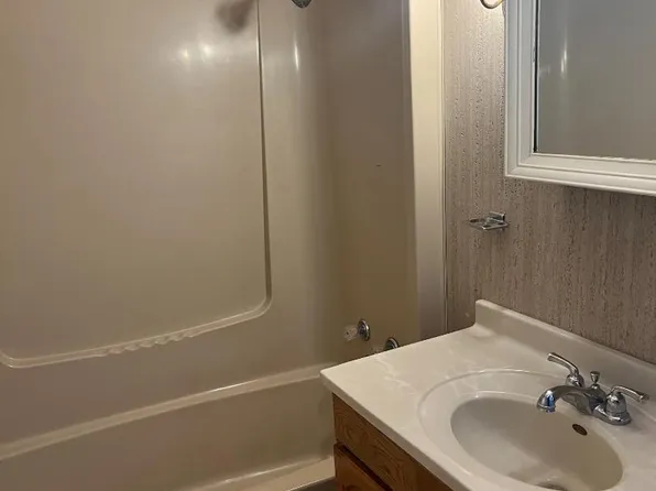 211 S 4th Ave #9, Streator, IL 61364