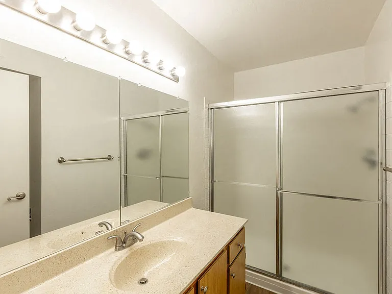 Cambridge Court Townhomes — Photo 36