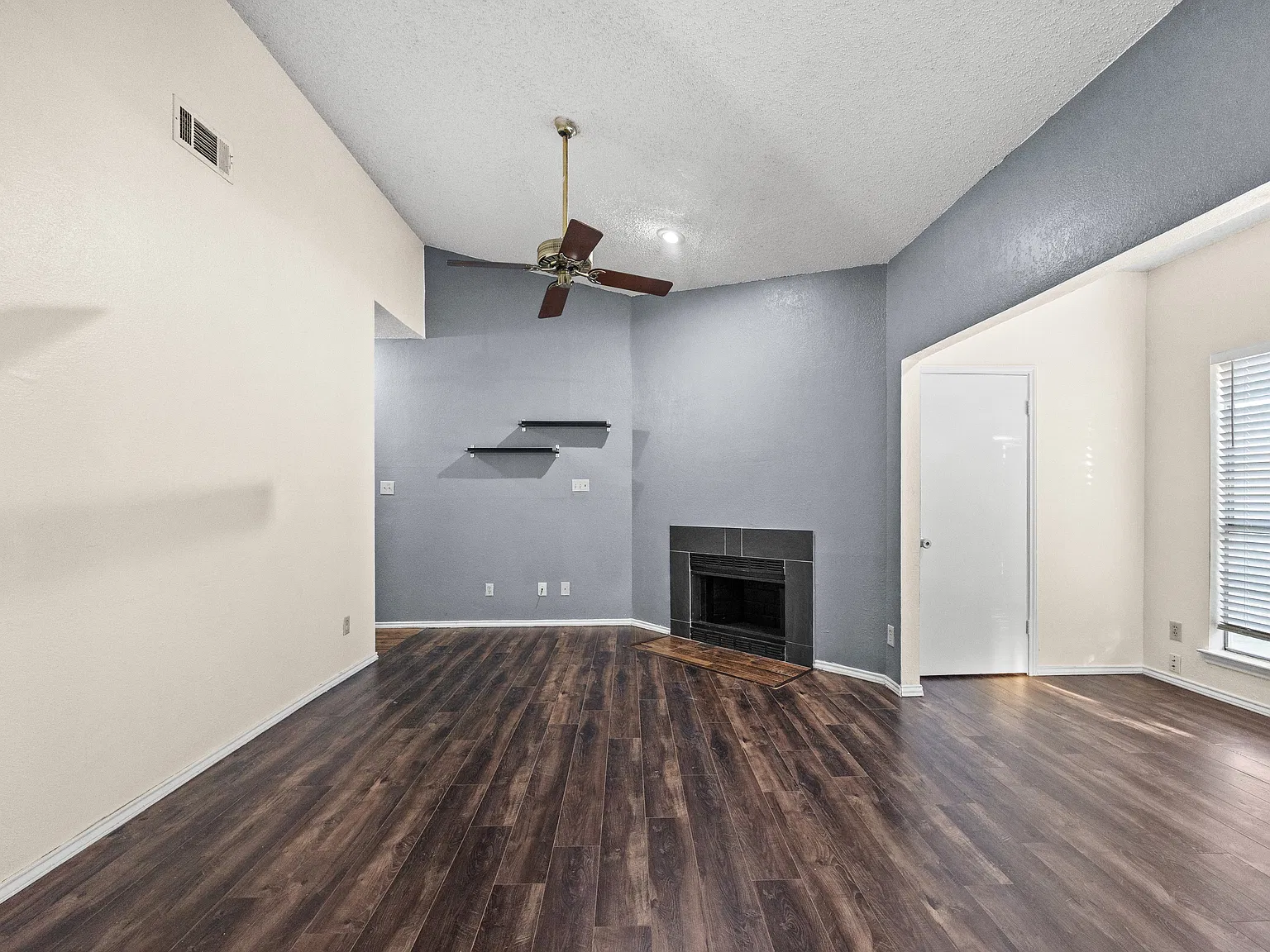 4115 Esters Rd — Photo 1
