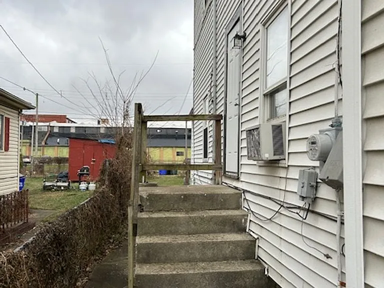 820-822 Huffman Ave — Photo 3