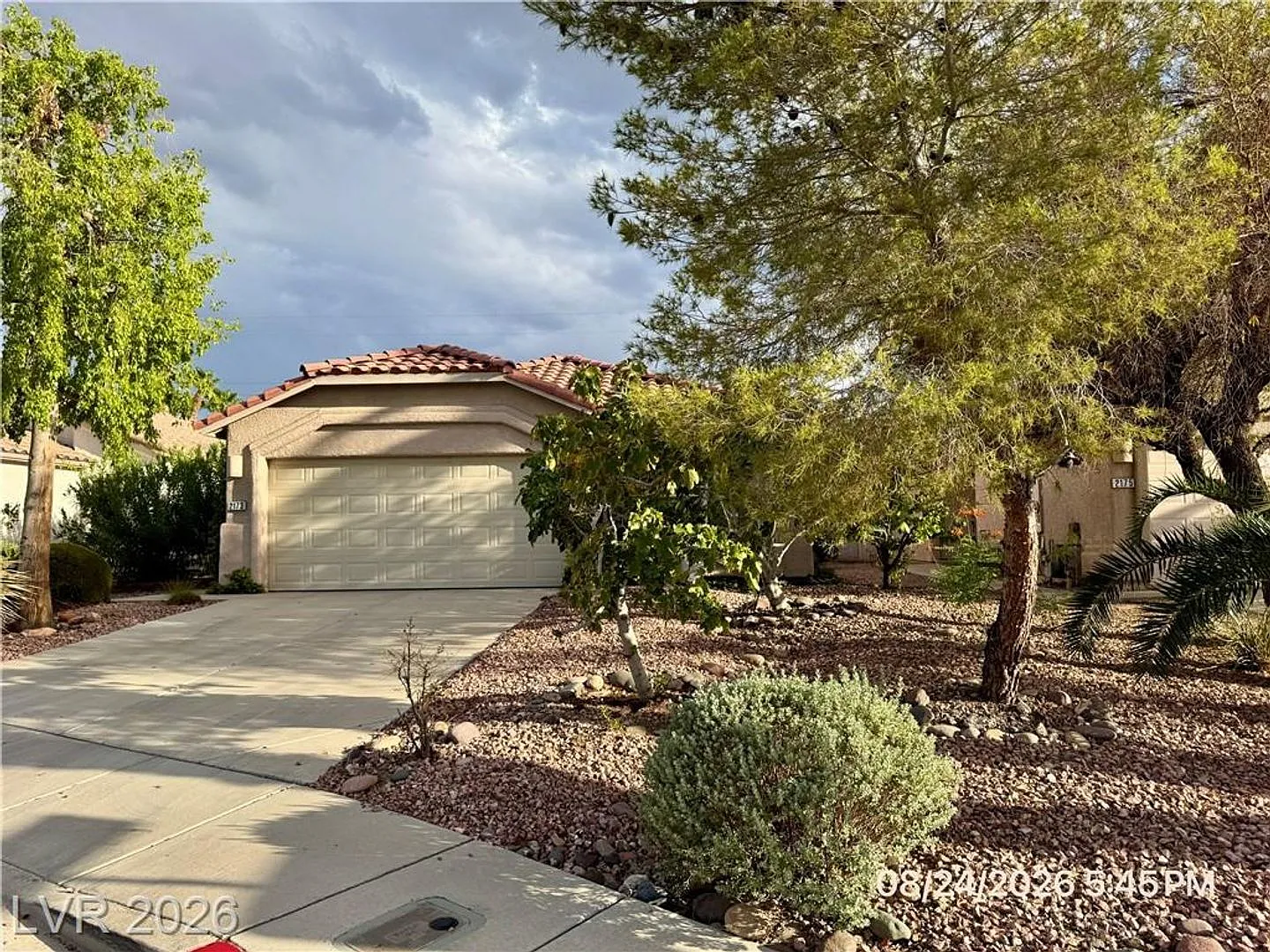Charming 3-Bedroom Home with Private Backyard in Green Valley Ranch — Photo 2
