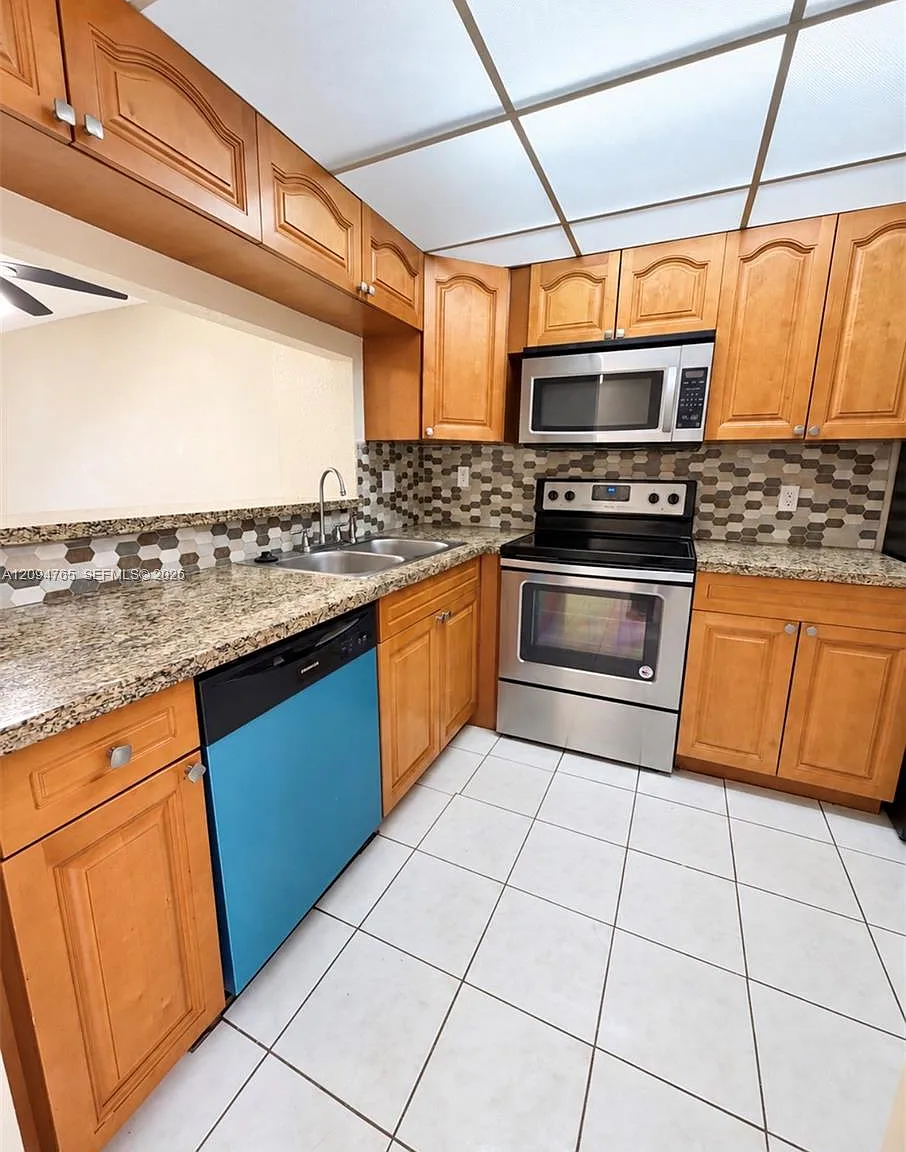 Point South Condo — Photo 1