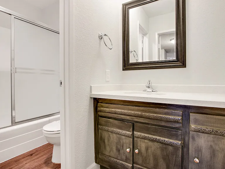 Woodcliff Apartments — Photo 58