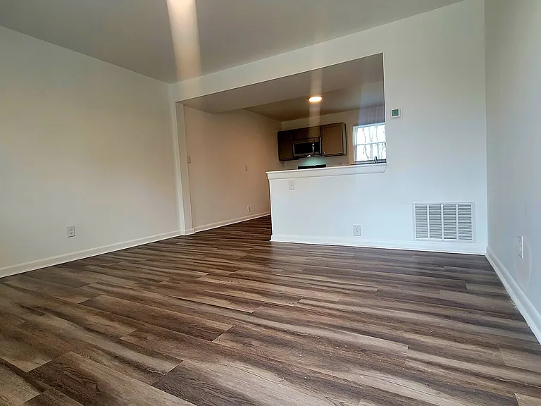 1516 W Clara Dr #9 — Photo 5