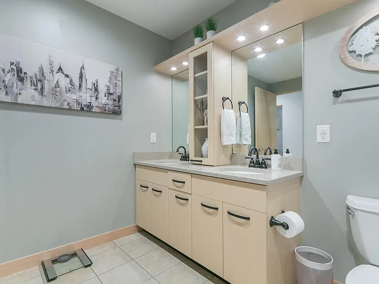 309 W Washington Ave #213 — Photo 35