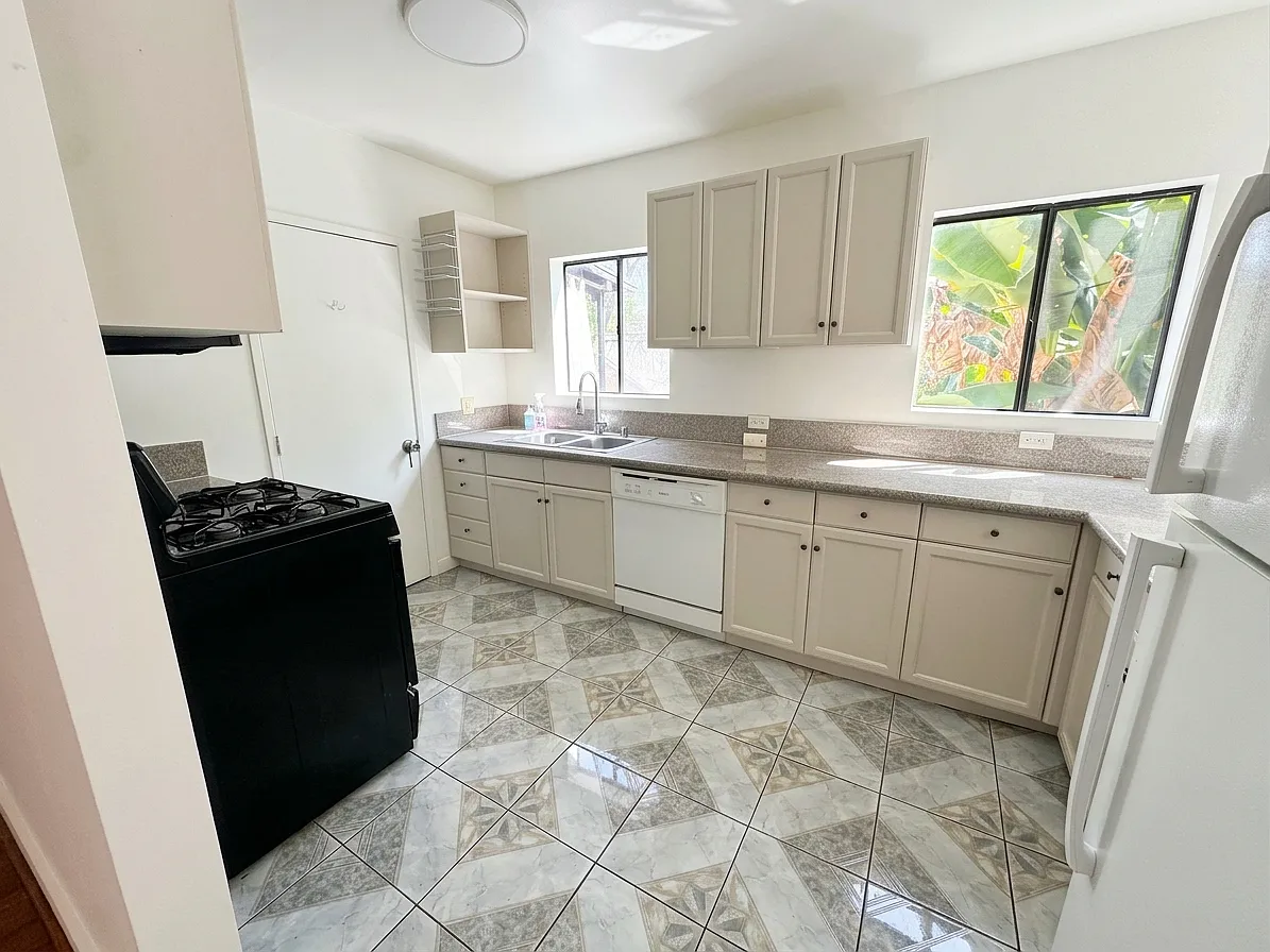2 bed, 1.5 bath, 1200 sqft, $3,800 — Photo 4