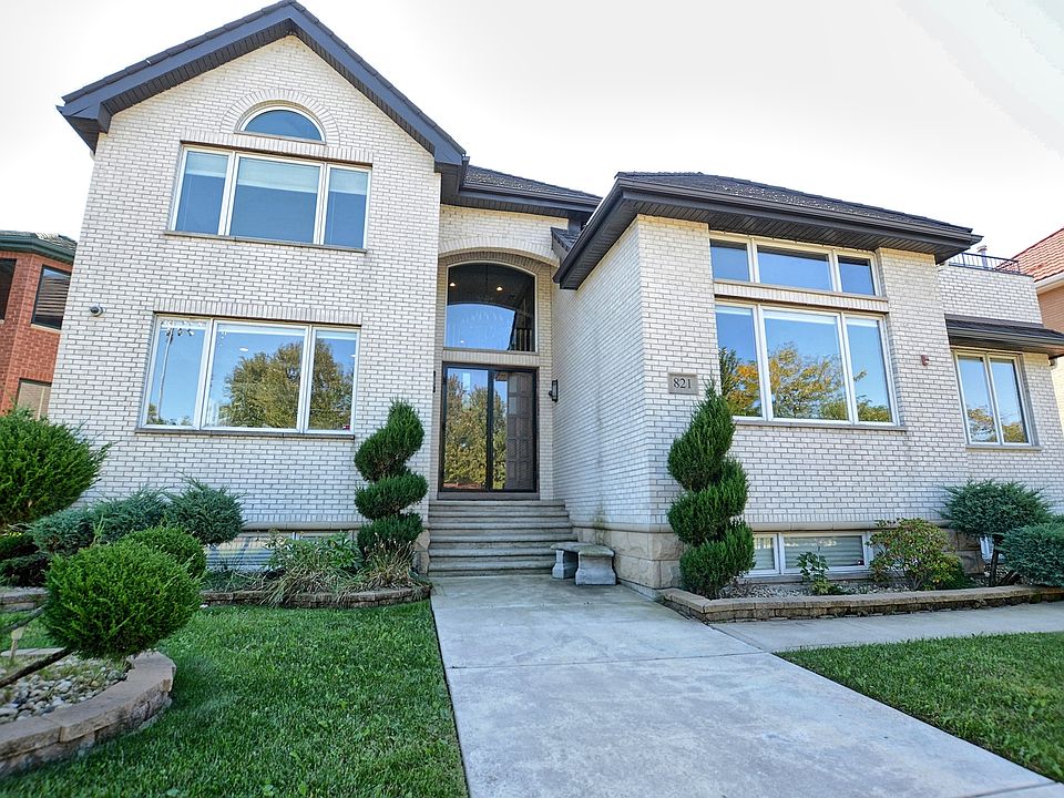 1st image of 823 E Oakwood Blvd