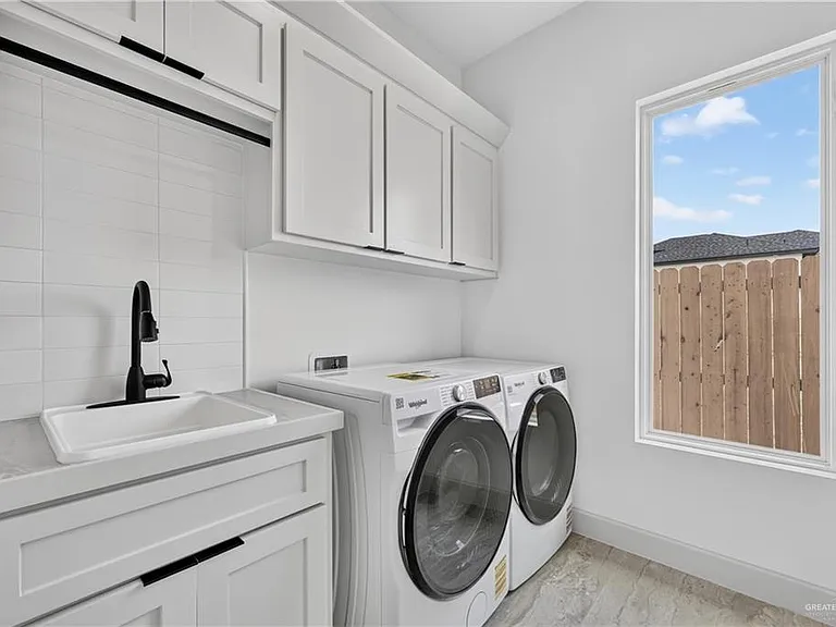 1017 Dolores St — Photo 10