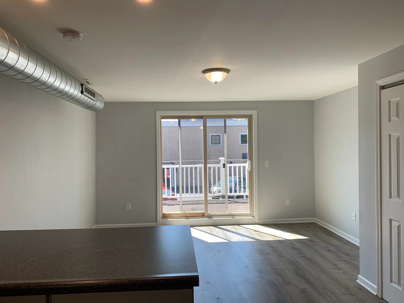 1 bed, 800 sqft, $1,050 — Photo 3