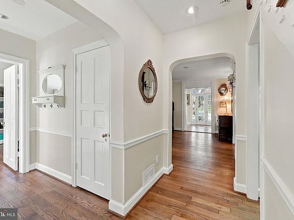5th image of 3705 Lorcom Ln