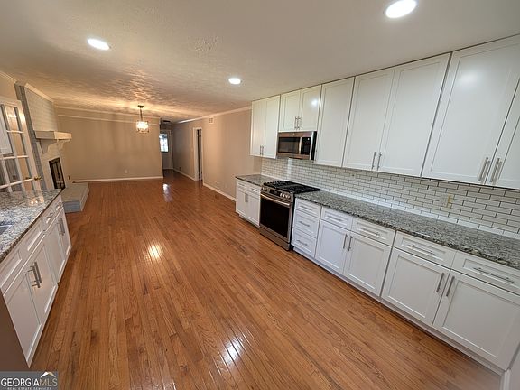 2nd image of 4000 Timberlane Trl