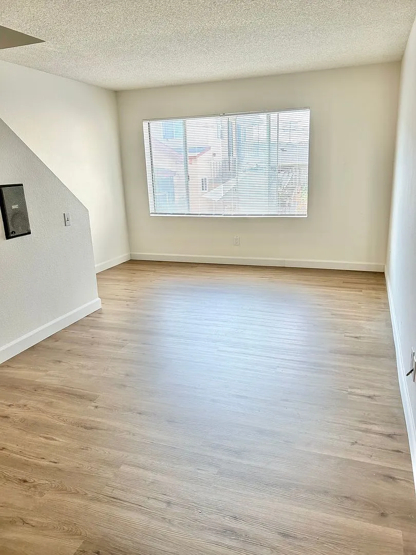 Mission Tower Apartments — Photo 2