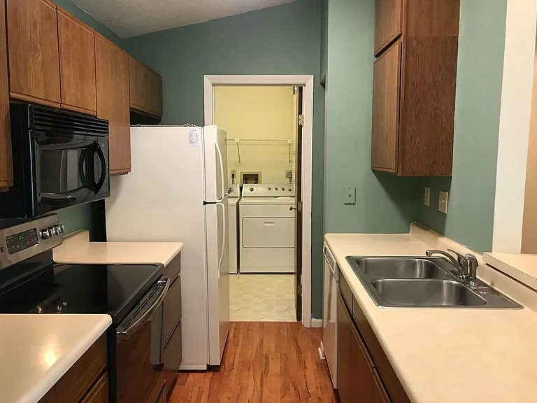 1420 Lake Pointe Way #8 — Photo 11