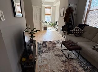 1332 W Erie St APT 2F, Chicago, IL 60642