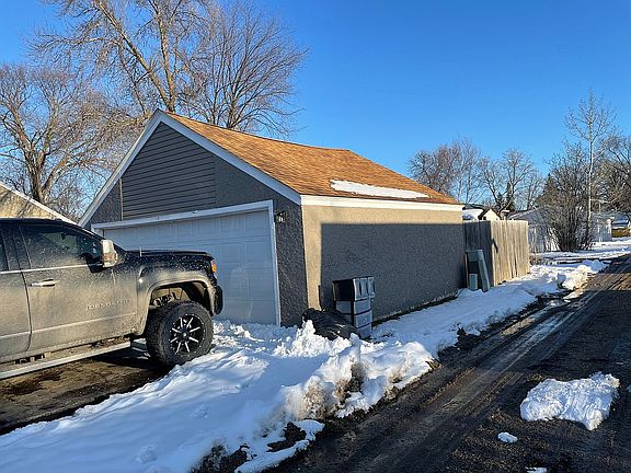 5th image of 523 Arnold Ave N