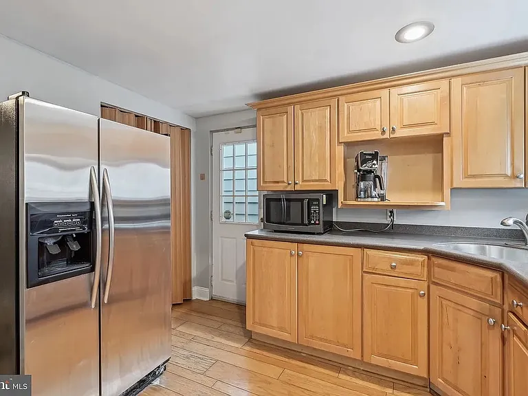 935 S Kenwood Ave — Photo 3