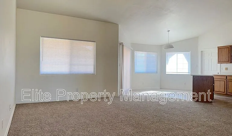 161 S Stardust Cir — Photo 9