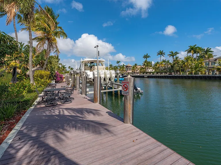 330 Royal Plaza Dr — Photo 34