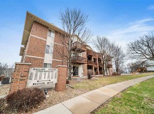 432 W Side Dr, Iowa City, IA 52246