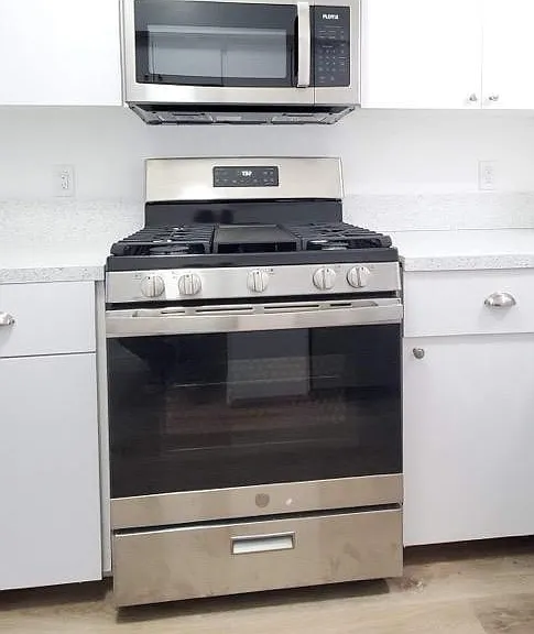 7900 Woodman Ave #105 — Photo 3