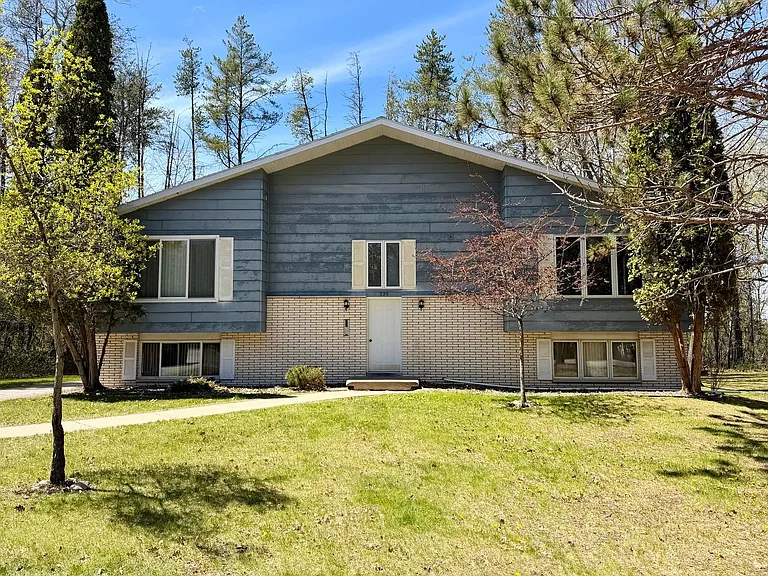 225 Crescent St — Photo 12