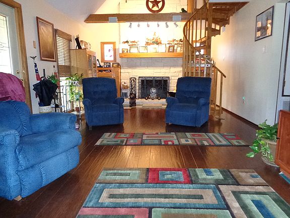 3rd image of 3085 Lakeshore Dr