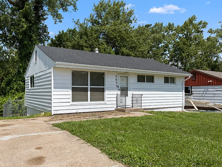 5677 Parchester Dr — Photo 19