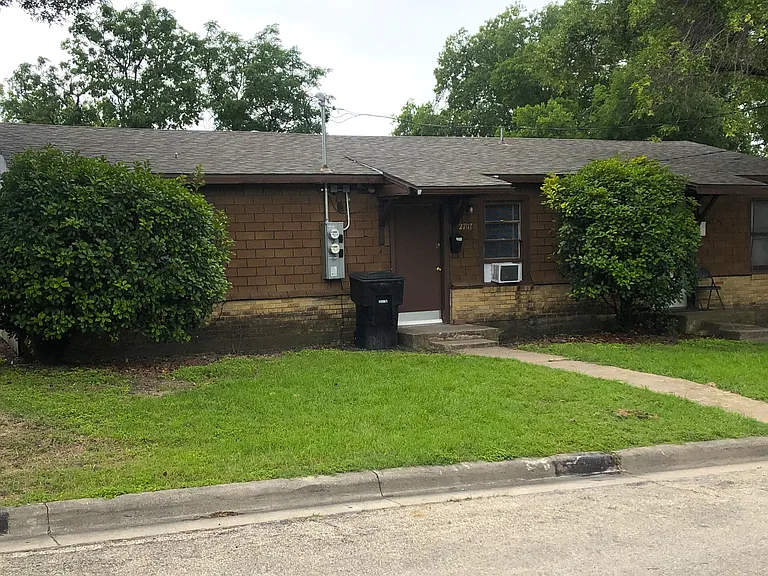 2707 W Avenue I — Photo 10