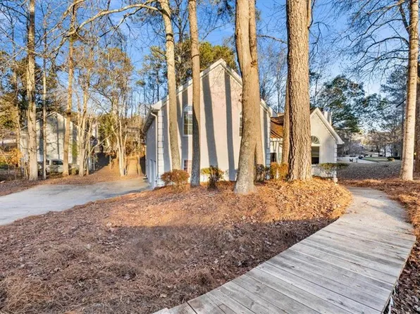 9566 Lakeview Ct, Douglasville, GA 30135