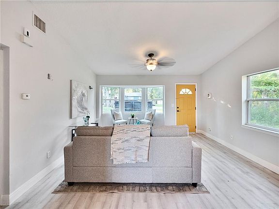 5th image of 2211 Hawkins Ave