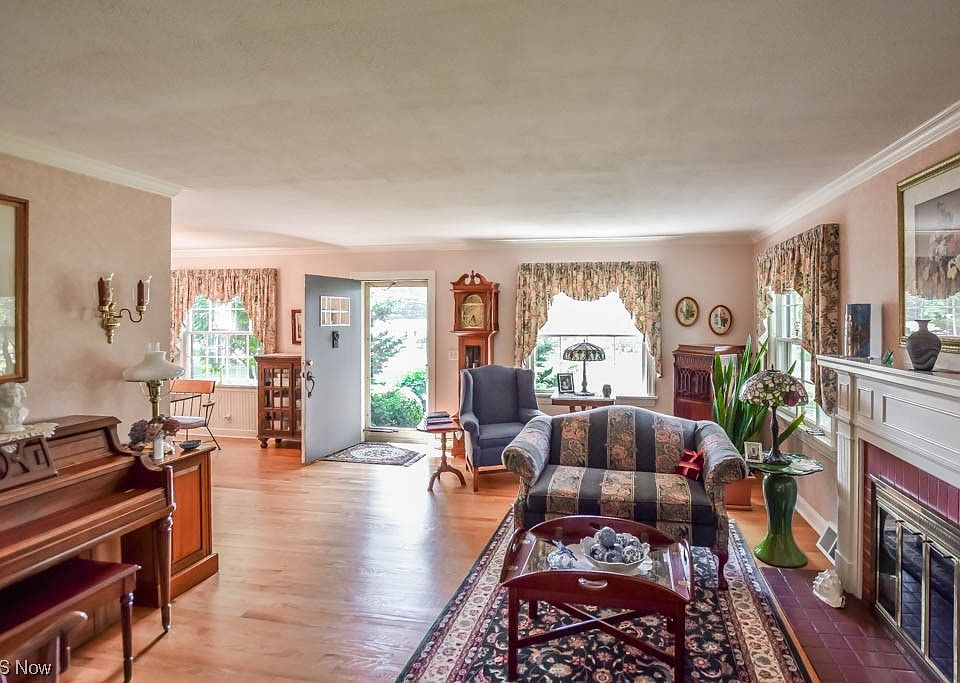 1131 Diamond St NE, Canton, OH 44721 Zillow