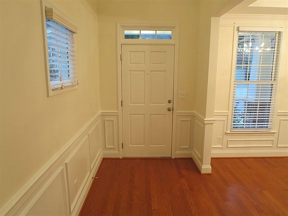 5th image of 710 Pear Grove Pl