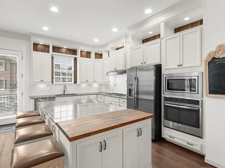 410 Rose Garden Ln — Photo 18
