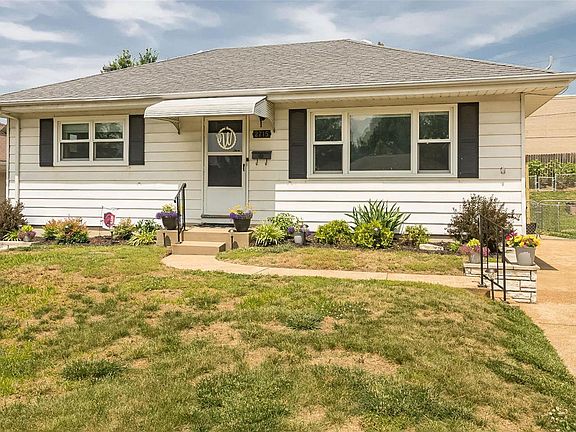 2nd image of 2715 Corliss Dr