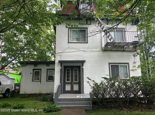 203 Center St, Staten Island, NY 10306