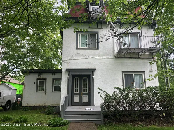 203 Center St, Staten Island, NY 10306