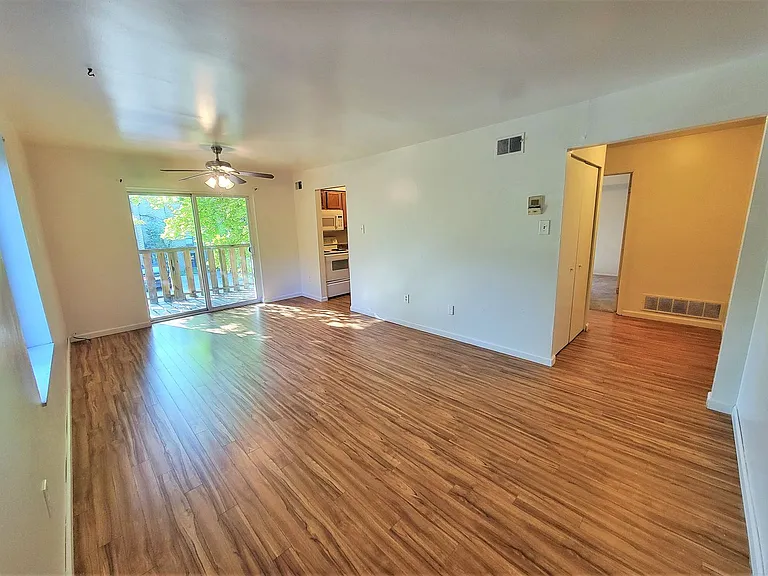 East Liberty - Pittsburgh Apartment Rentals — Photo 3