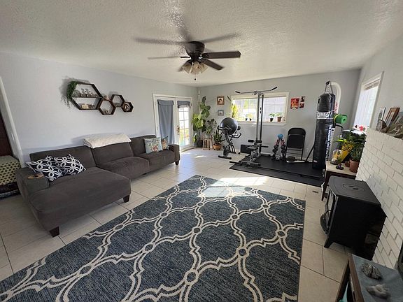 5th image of 556-554 W Carlton Way