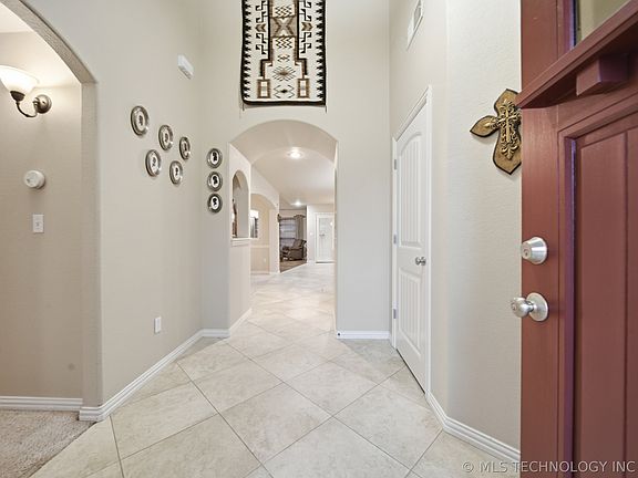 5th image of 2623 S 15th Pl