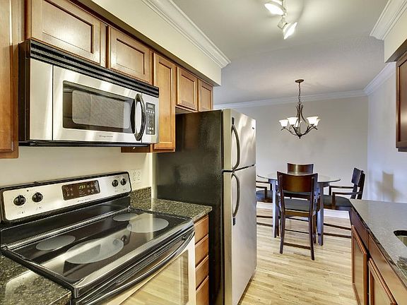 3rd image of 2727 W 43rd St APT 401