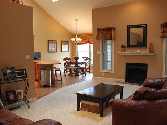 4th image of 1566 W Petal Ct