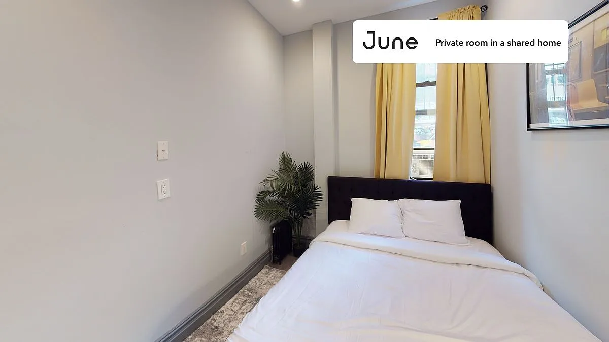 Queen bedroom in 3 bed/1 bath home in East Village #572 B — Photo 3