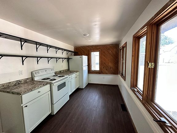 5th image of 1012 S Westnedge Ave